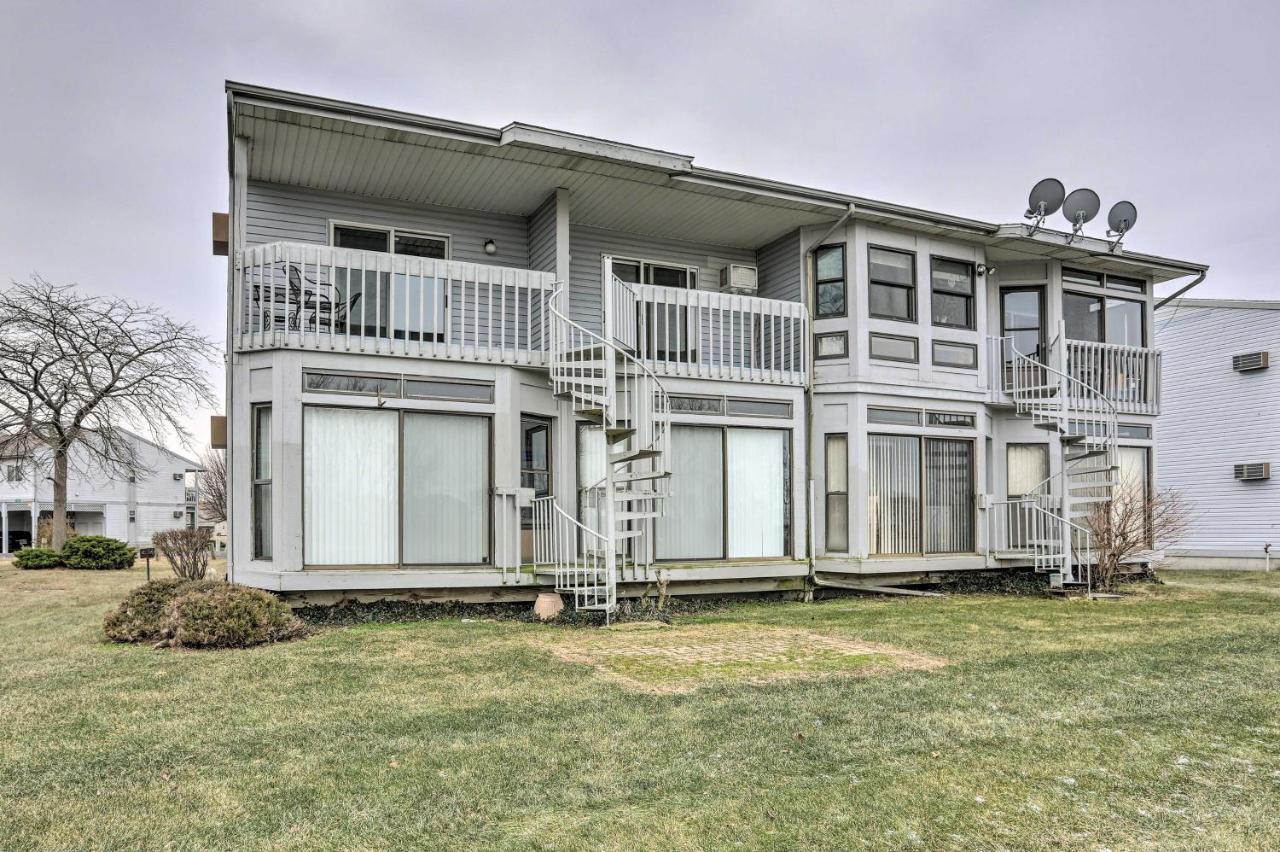 Condo With Balcony, Dock And Access To Lake Erie Sand Beach Exterior photo
